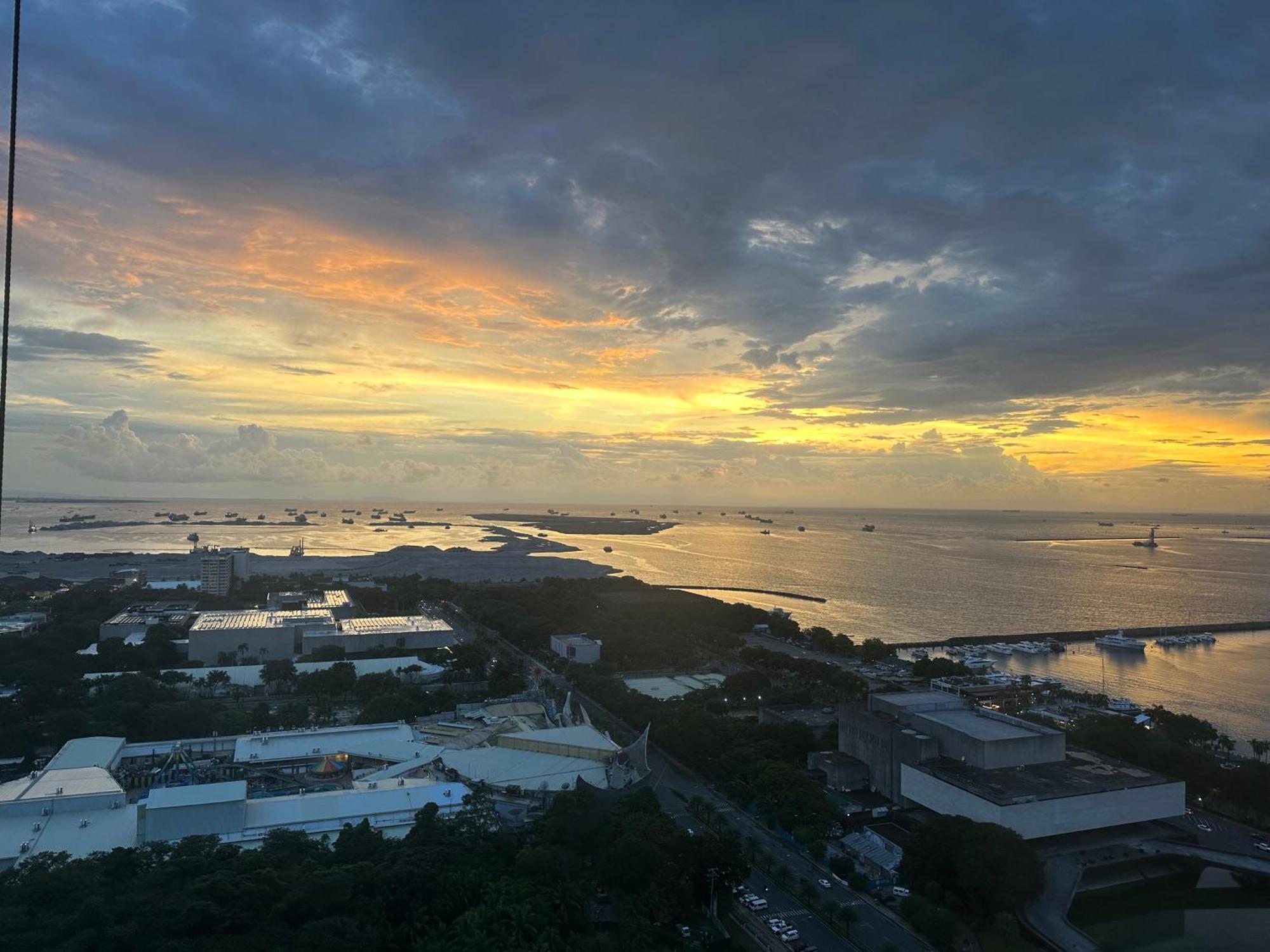 The Radiance Manila Bay Apartment Екстериор снимка